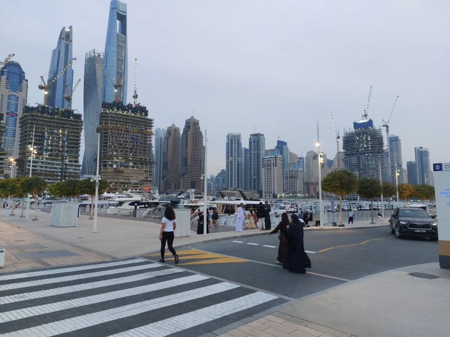 Latvieši Dubaijā: Panikai nav pamata