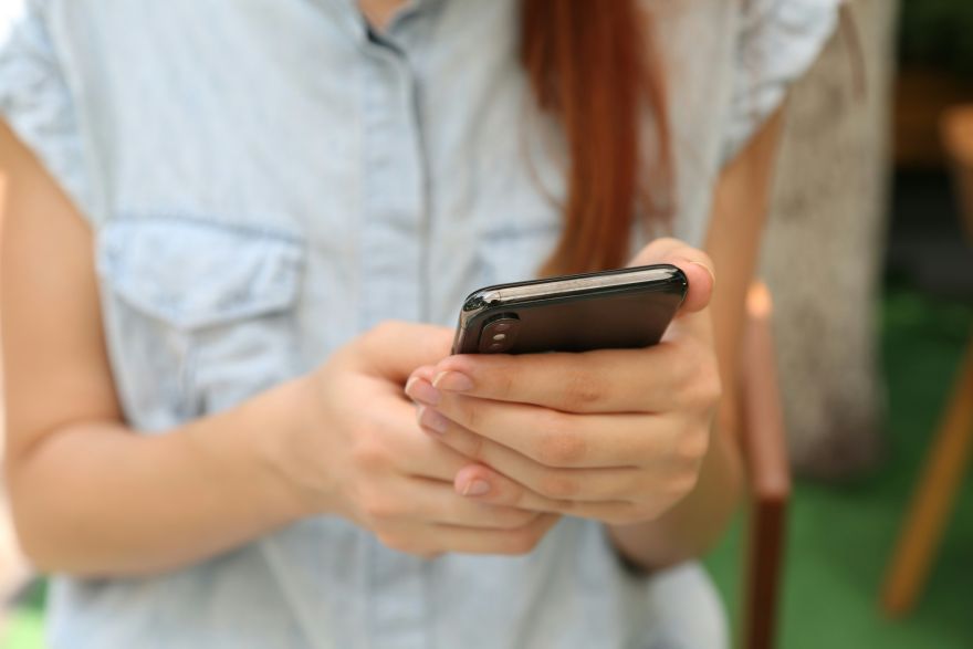 Latvieši pārspēj visu pasauli: atklāts, cik daudz mobilā interneta patērējam