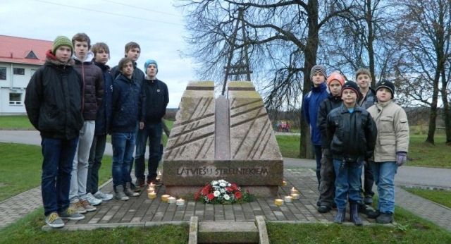 Latviešu karavīru varonību godina arī Tīnūžos