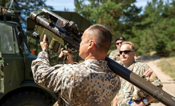 Latvija ziedos Ukrainai visas vēl armijas rīcībā palikušās pretgaisa aizsardzības sistēmas "Stinger"