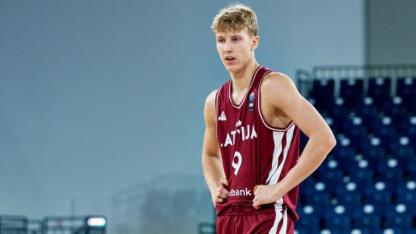 Attēls rakstam: Latvijas basketbola jaunais talants Jahovičs piedzīvojis debiju Eirokausā