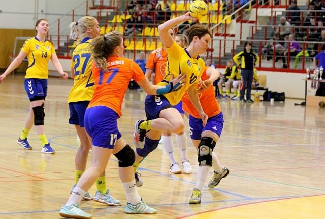 Latvijas dāmu handbola čempionāta finālsērijas spēle Ulbrokā