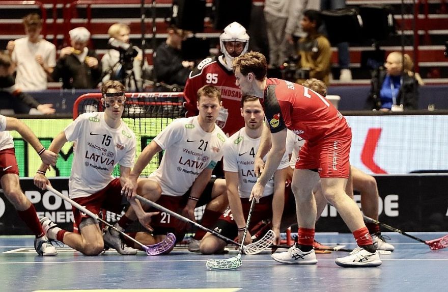Latvijas florbolisti pirmo reizi iekļūst pasaules čempionāta pusfinālā