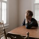 Attēls rakstam: Latvijas iedzīvotājus visvairāk satrauc veselība un ar finansiālo drošību saistītie riski