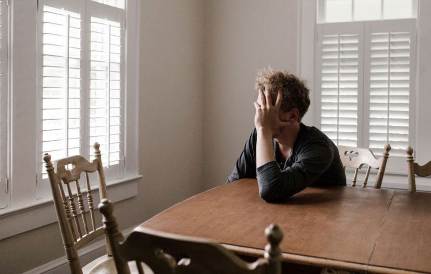 Latvijas iedzīvotājus visvairāk satrauc veselība un ar finansiālo drošību saistītie riski