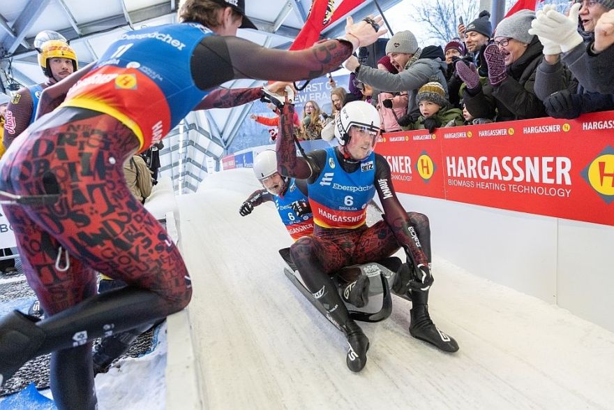 Latvijas kamaniņu divniekiem divas medaļas Siguldā