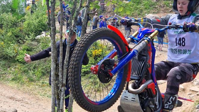 Attēls rakstam: Latvijas labākie braucēji un pārsteigumi skatītājiem: Sauriešos startē jaunā triāla motosezona