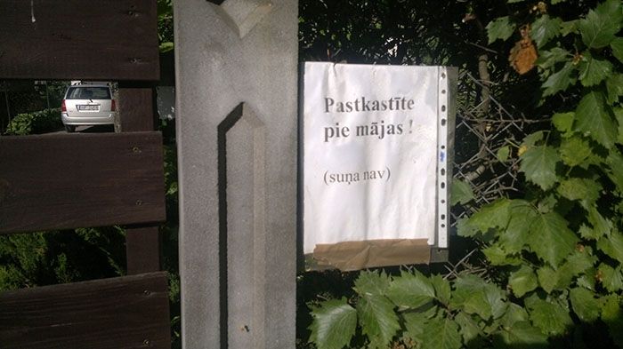 "Latvijas Pasts" carnikavietim pastu nepiegādā, jo pastkastīte atrodas "nepareizā vietā"