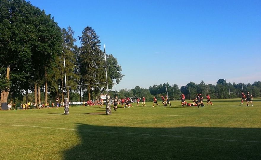 Latvijas regbija klubu sezonas atklāšanas mačā "Miesnieki" Upesciemā pārspēj "Garkalne"/"Livonia" komandu