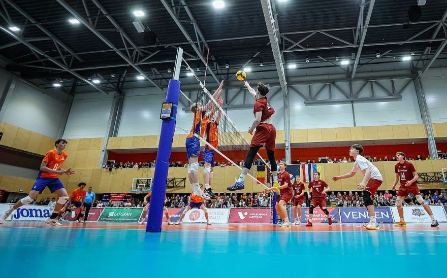 Latvijas U18 izlases volejbolisti Eiropas čempionāta kvalifikācijas turnīru Siguldā sāk ar zaudējumu