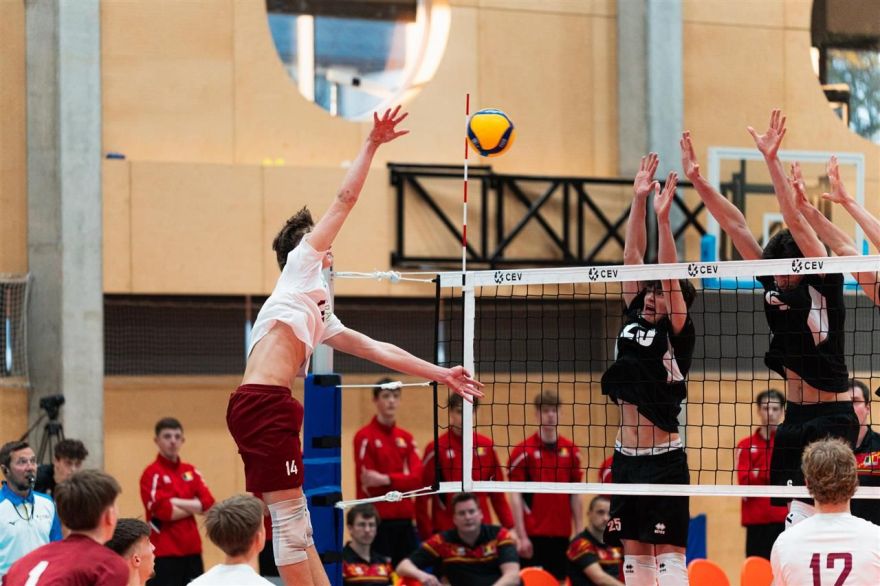 Latvijas U18 izlases volejbolisti Siguldā zaudē arī trešajā Eiropas čempionāta kvalifikācijas turnīra mačā