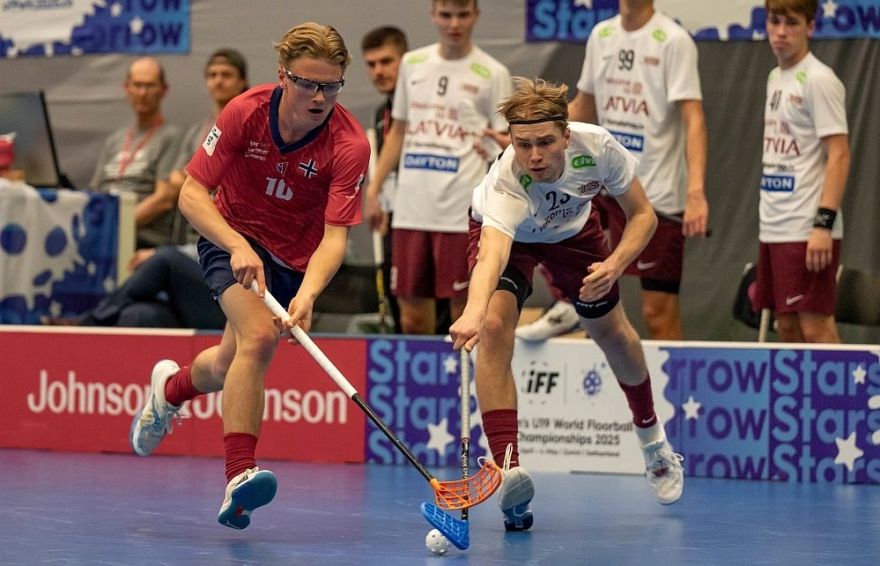 Latvijas U19 florbola izlase pasaules čempionātu sāk ar neizšķirtu pret norvēģiem
