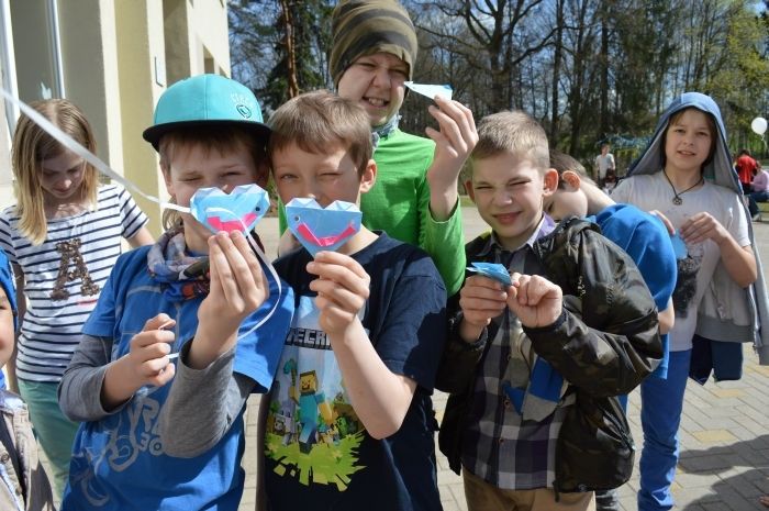 Laurenču skola Siguldā piedalās zibakcijā "Latvija – mūsu lielvalsts"