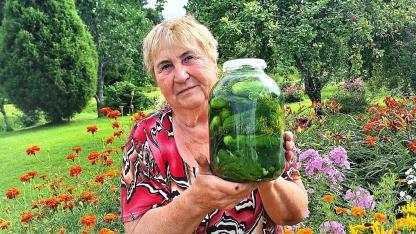 Attēls rakstam: Ļaušanās izjūtai gan gurķu skābēšanā, gan lāceņu vārīšanā