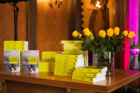 Foto: Romantiskais brīvības bruņinieks. Leonam Briedim veltītā piemiņas grāmatā apkopotas dzejniekam tuvu cilvēku atmiņas