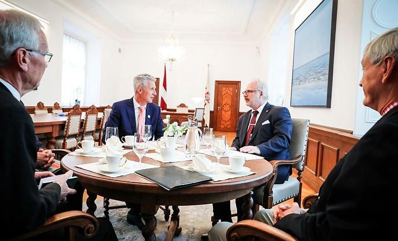 Levits un Pabriks apsprieduši iespēju palielināt budžetu aizsardzības jomai