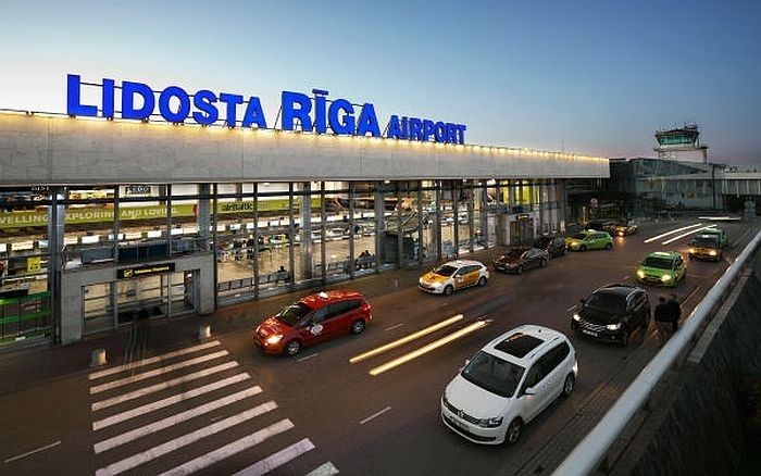 Līdz novembrim uzdod rast risinājumu taksometru pakalpojumu sakārtošanai lidostas priekšlaukumā