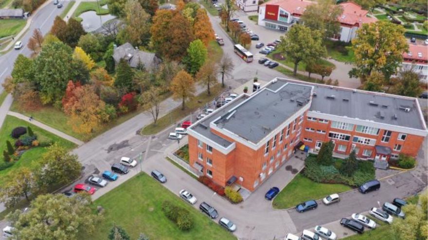 "Lieli, skaisti koki krīt viens pēc otra!" Salaspilnieki neizpratnē par pēkšņo koku pazušanu pie domes