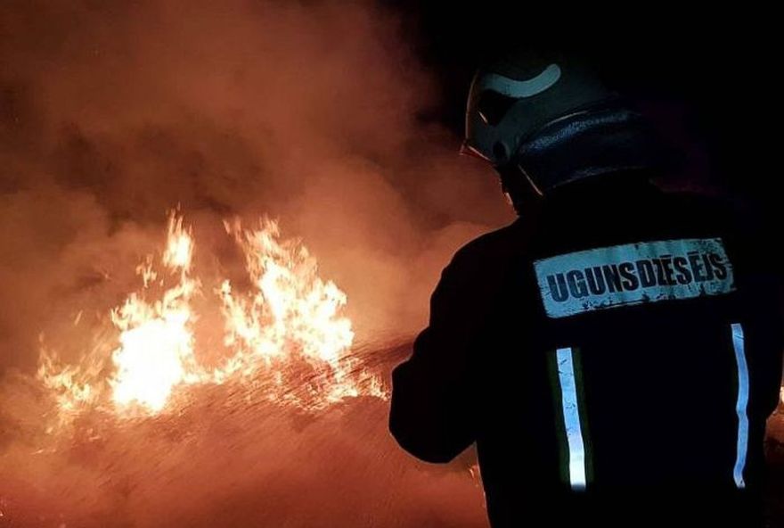 Liesmas naktī plosās Jūrmalā un Saulkrastos – ir cietušie