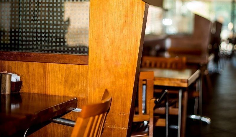 Ļoti būtiski pasliktinoties epidemioloģiskajai situācijai, darbotos tikai pirmās nepieciešamības preču veikali un slēgtu izklaides vietas
