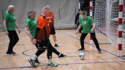 Attēls rakstam: Ļoti gribas skriet tai bumbai pakaļ. Bet nedrīkst!