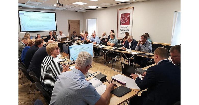 LPS priekšsēdētājs piedāvā līdz ar pašvaldību budžetu samazināšanu valstij pārņemt kādas no to funkcijām