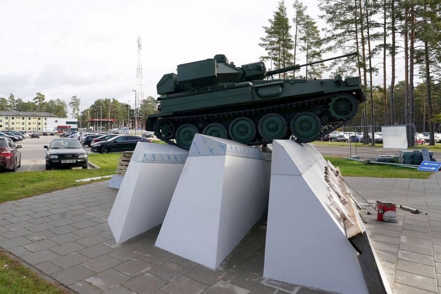 Lūdz pagarināt dienesta pārbaudi par "militarizētās tēlniecības kompozīciju" Kadagā