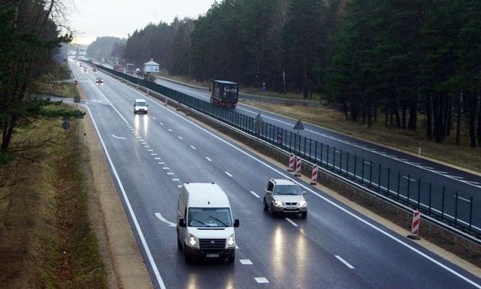 LVC: Satiksmes intensitāte uz valsts galvenajiem autoceļiem kritusies par 18%, izņēmums –  Tallinas šoseja pie Ādažiem