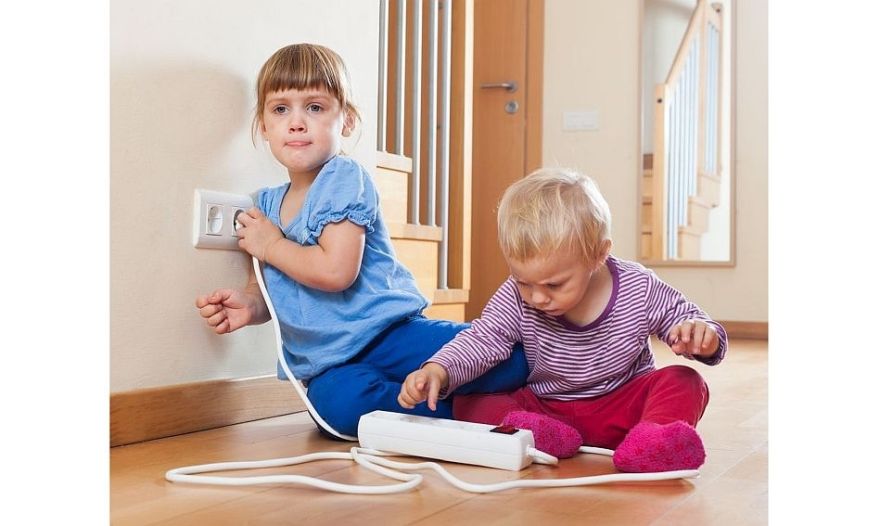 Maijā divi divgadnieki cietuši no elektrotraumas