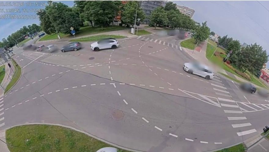 “Maksas krustojums?” Salaspilī autovadītāji diskutē par sodiem un īso luksofora signālu