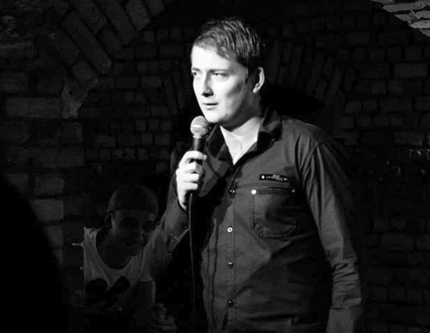Maksima Trivaškeviča stand-up komēdijas izrāde Baldonē