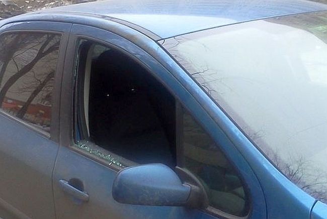 Mālpilī un Inčukalnā ļaundari apskādējuši automašīnas
