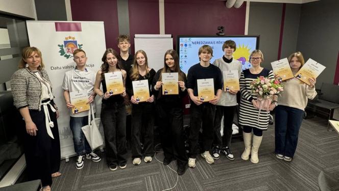 Attēls rakstam: Mālpils vidusskolas audzēknes plūc laurus konkursā "Neredzamais rēķins”"