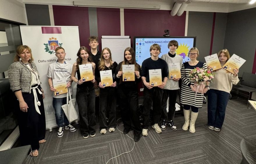 Mālpils vidusskolas audzēknes plūc laurus konkursā "Neredzamais rēķins”"