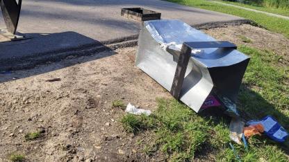 Attēls rakstam: “Meta ar akmeņiem, mērķējot pa galvu," Ulbrokā ziņo par jauniešu agresīvu izturēšanos pret teritorijas uzkopējiem