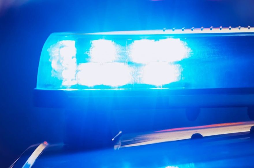Metušies virsū automašīnai, pēc tam slēpušies grāvī – pie Ķekavas aiztur migrantus
