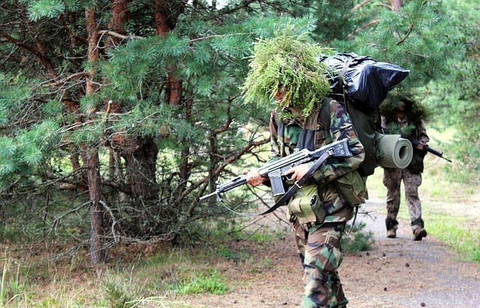 Ministrs aicina nelikt šķēršļus valsts aizsardzības mācībai, kā vienīgo alternatīvu redzot obligāto dienestu