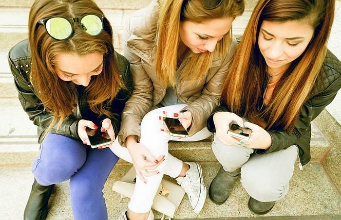 Mobilais tālrunis. Vai tos atļauts lietot skolās?