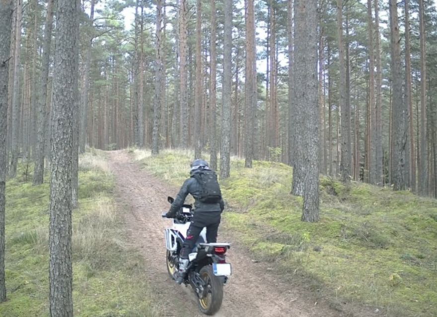 Motobraucēji ārdās Ropažu novada mežos! Policija sākusi rīkoties