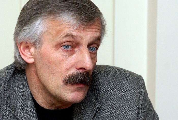 Murjāņu Sporta ģimnāzijas direktoru apsūdz par skolas transporta izmantošanu savām vajadzībām un sev piešķirtu piemaksu