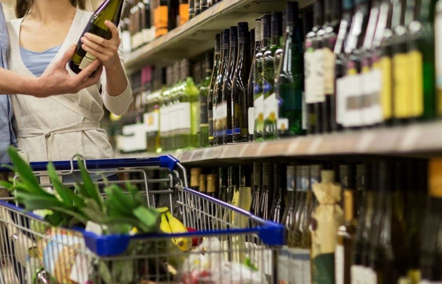 Nacionālās alkoholisma ierobežošanas padomes sēdē pārrunā jaunos ierobežojumus alkohola pieejamības mazināšanai