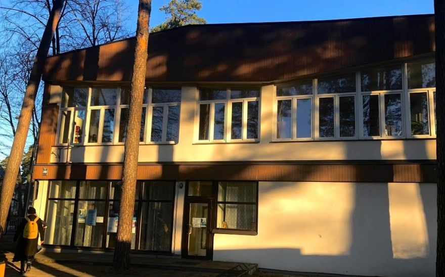 Nacionālās apvienības Jūrmalas domes deputāti iebilst pret Bulduru bibliotēkas ēkas nodošanu izsolē