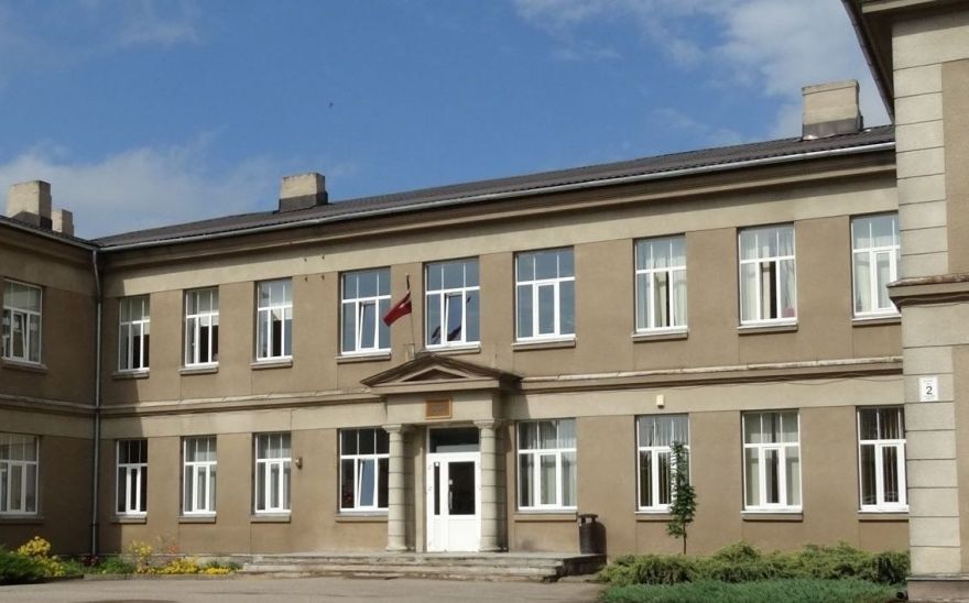 Neapmierinoša tehniskā stāvokļa dēļ slēgta Baldones vidusskolas aktu zāle