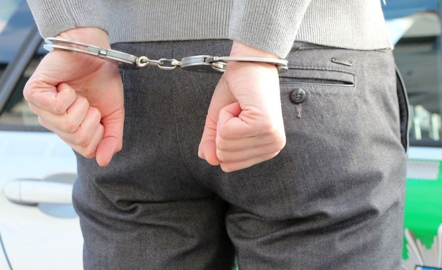 Nedēļas laikā Valsts policija aizturējusi desmit naudas mūļus – telefonkrāpnieku līdzdalībniekus