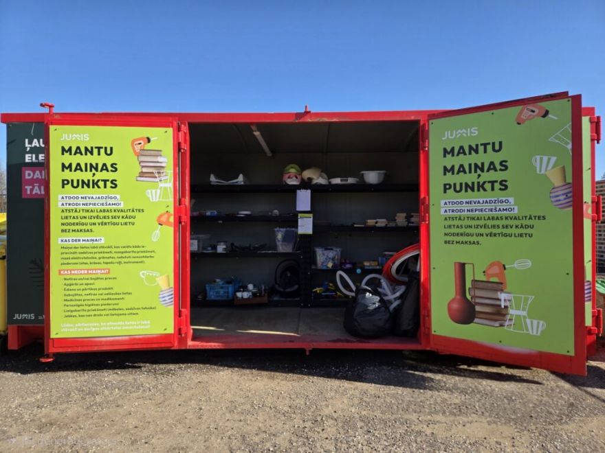 Neizmet, bet atdod – mantu maiņas skapis Siguldā kļūst arvien pieprasītāks