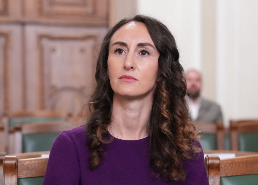 Nepamatota bērnu šķiršana no ģimenēm un vāja kontrole – tiesībsardze ceļ trauksmi par bāriņtiesām