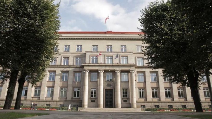 Neviens nebija pietiekami labs? Mīkstina prasības un atkal meklē Valsts kancelejas direktoru