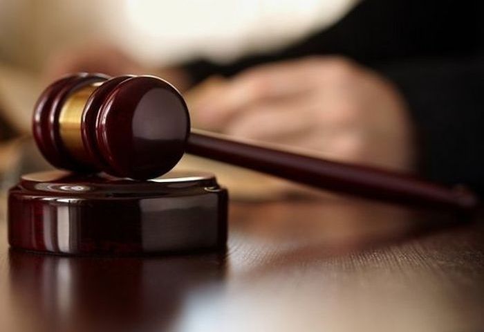 Nežēlīgs tiesu izpildītājs Jūrmalā bez pajumtes atstāj cilvēku dažu nesamaksātu santīmu dēļ