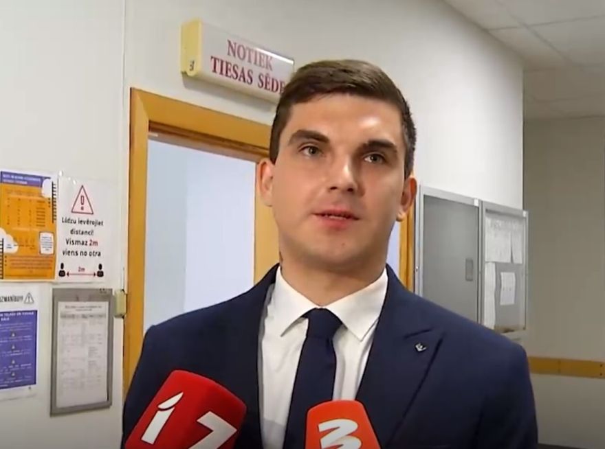 Niku Endziņu tiesā par nacionālā naida kurināšanu un huligānismu
