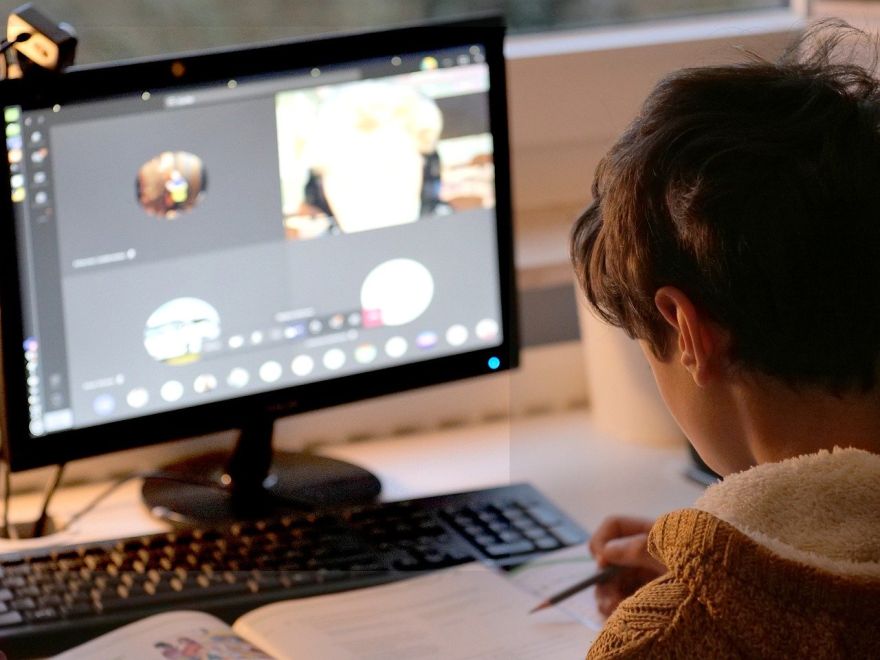 No 1. septembra jauna kārtība skolās: valdība nosaka, cik daudz stundu drīkstēs notikt attālināti